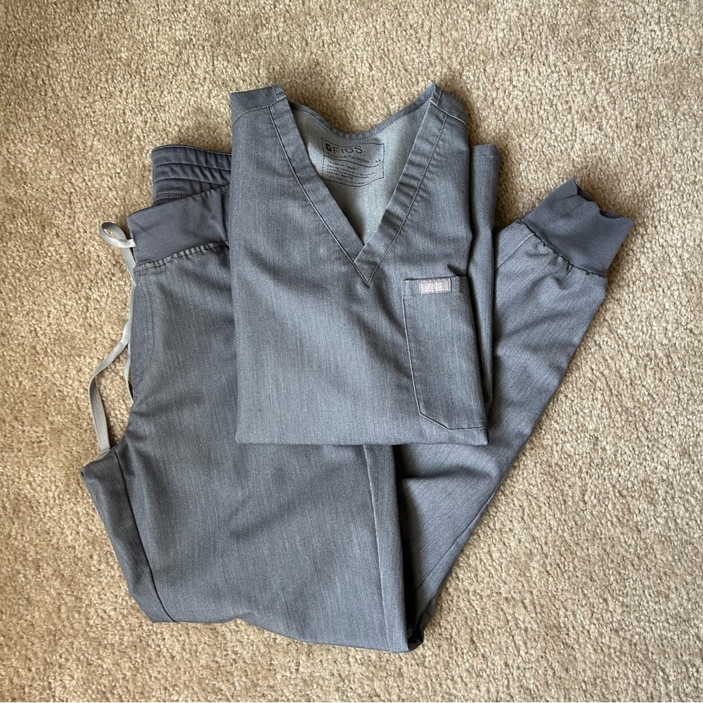 Figs Women's Gray Scrub Set